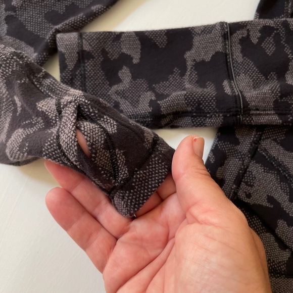 Lululemon WomenTop Sz4 Athletic Camo Jacquard Fitted Running Yoga Performance - Picture 8 of 13